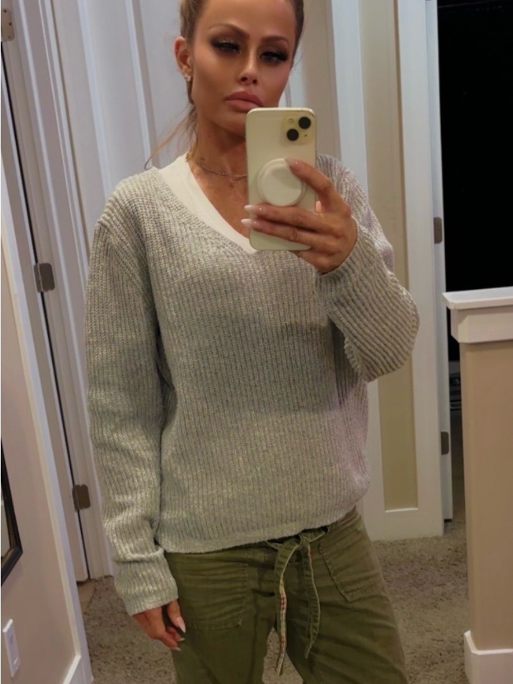 Women’s V-Neck Ribbed Knit Sweater - Light Gray